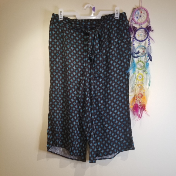 Torrid Geo Print Wide Leg Crop Selftie Pant - Picture 5 of 13